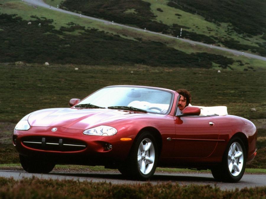  Jaguar XK8 Convertible 1996 года  (фото 8 из 21)